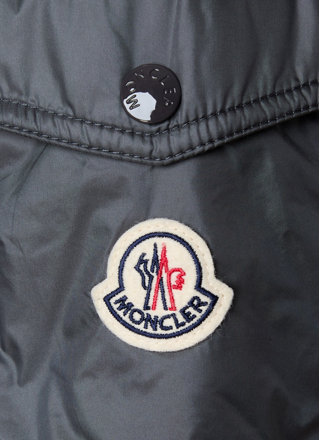 Moncler Grofgebreide trui in scheerwolblend met logo - detail 2 grijs