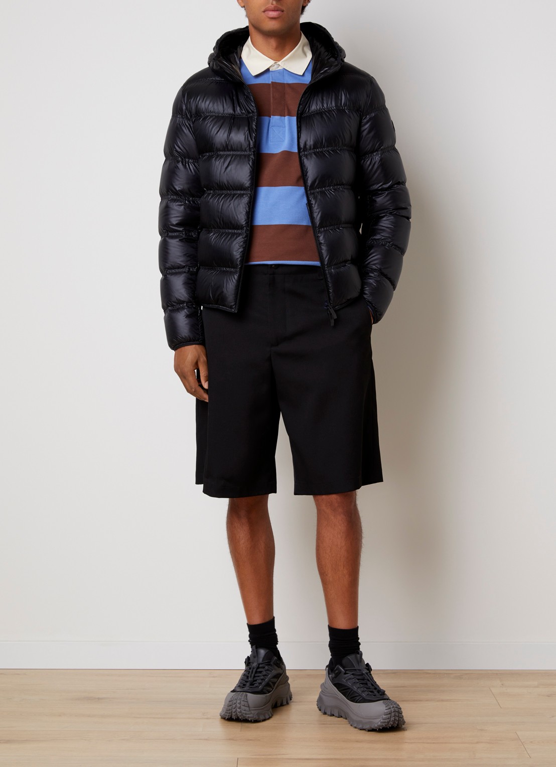 Moncler Guadiana puffer jack met donsvulling en capuchon - voorkant 6 zwart