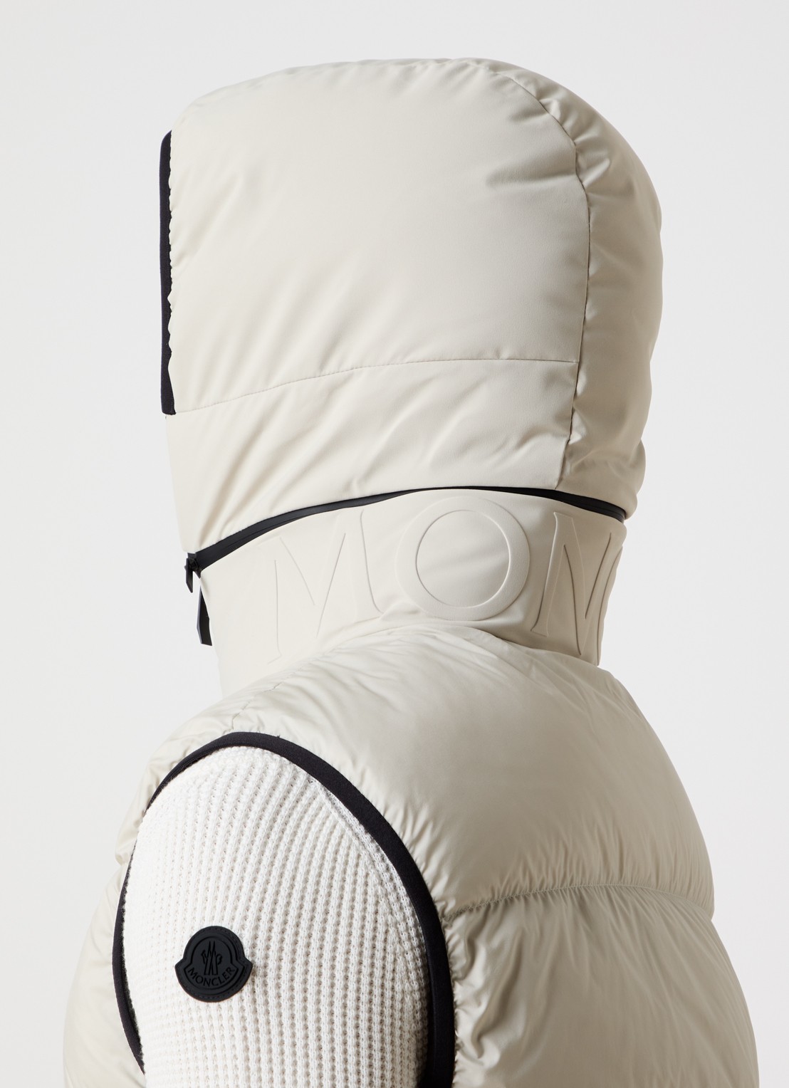 Moncler Guersac gewatteerde bodywarmer met donsvulling en afneembare capuchon - detail 6 beige