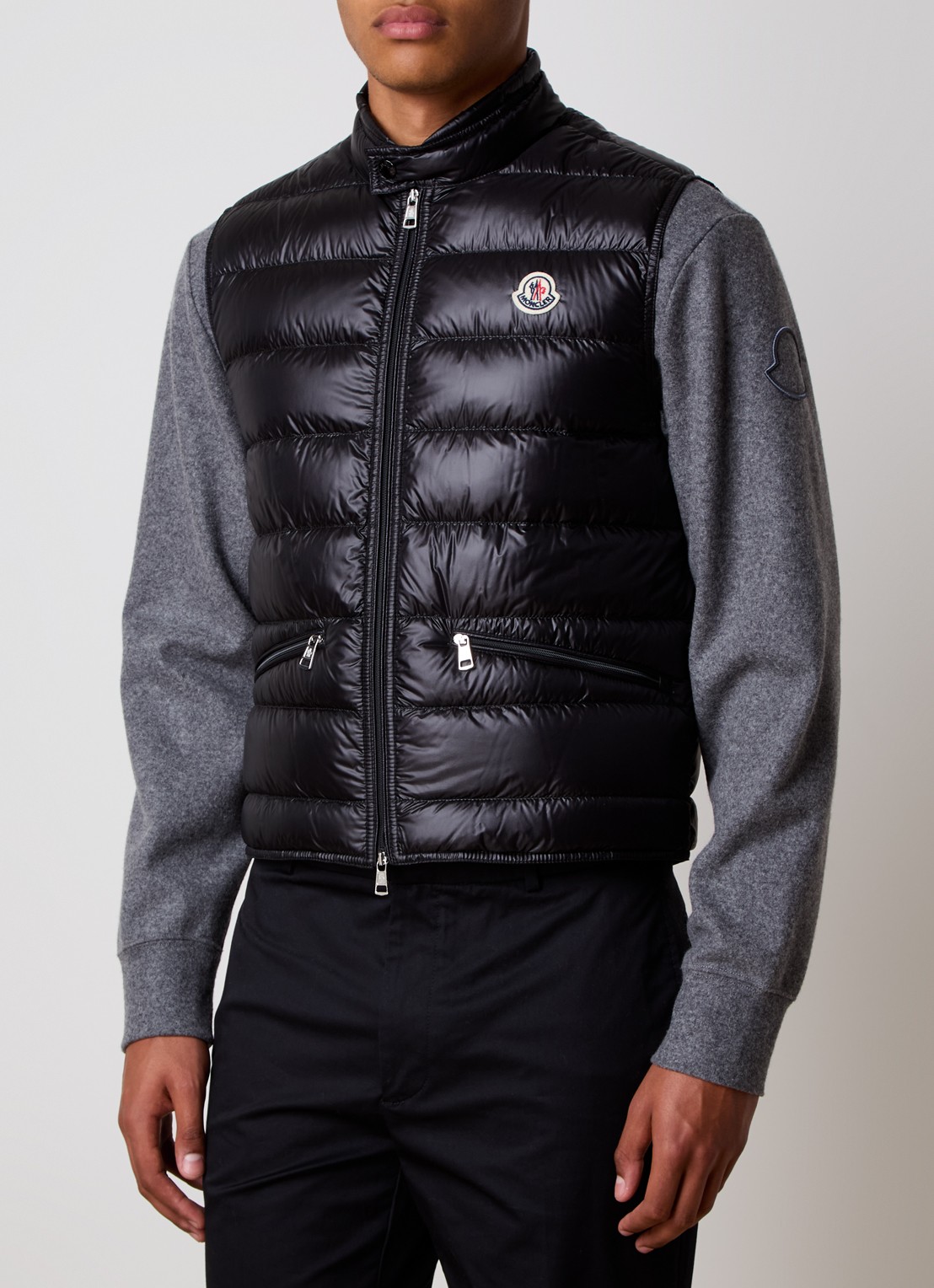 Moncler Gui gewatteerde bodywarmer met donsvulling en logo - detail zwart