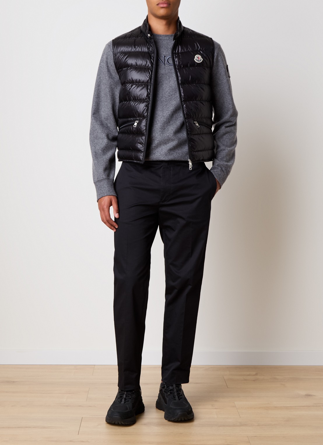 Moncler Gui gewatteerde bodywarmer met donsvulling en logo - voorkant 6 zwart