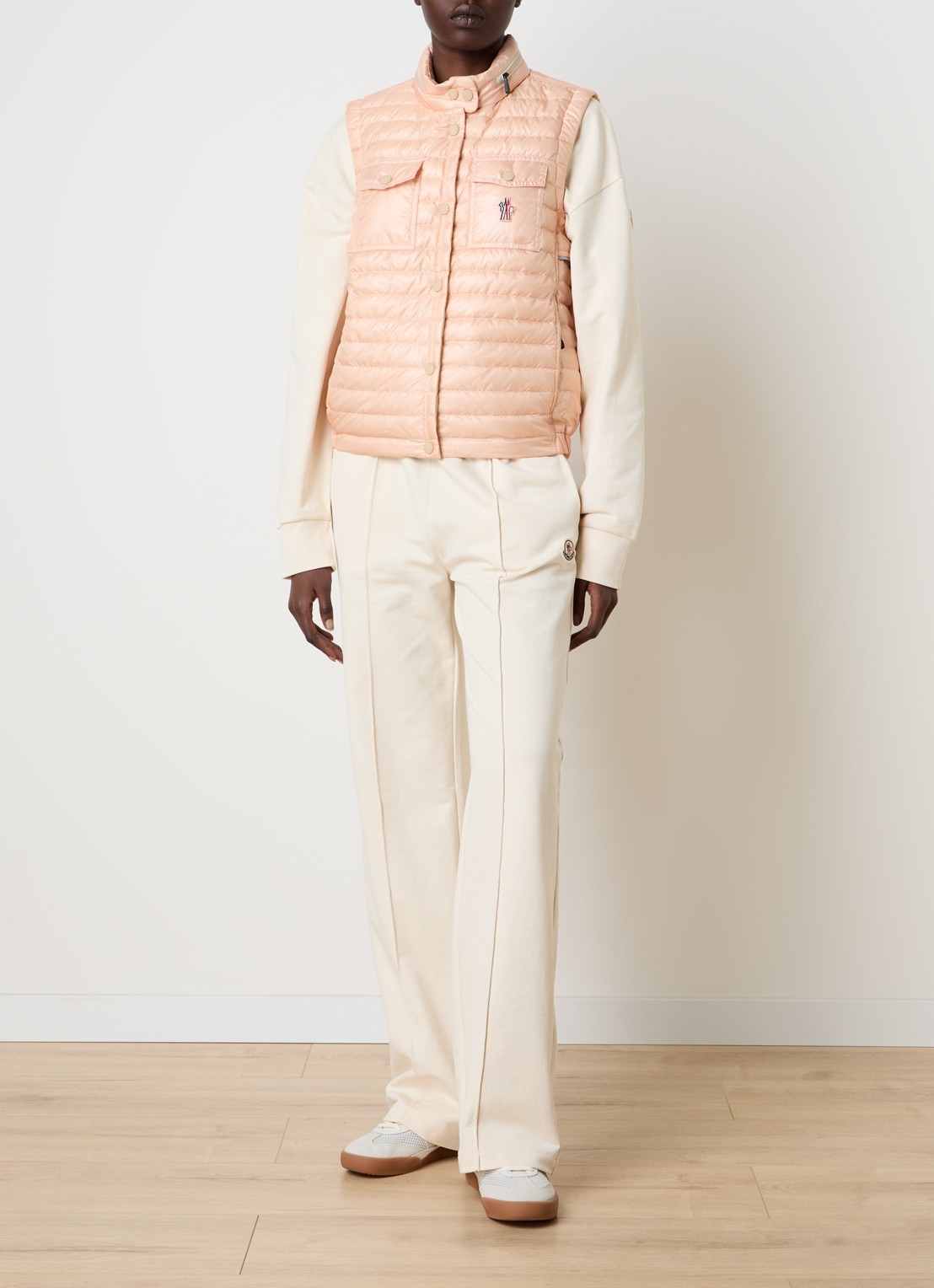 Moncler Gumiane gewatteerde bodywarmer met donsvulling en logo - voorkant 6 zalmroze