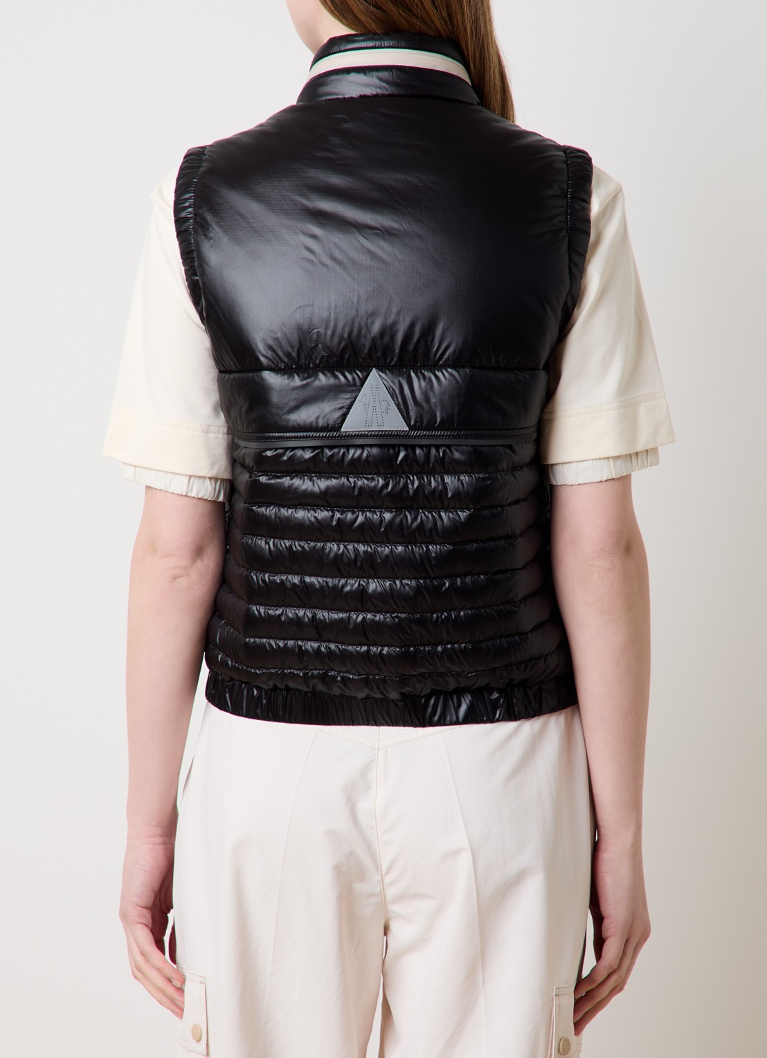 Moncler Gumiane gewatteerde bodywarmer met donsvulling en opbergbare capuchon - achterkant zwart