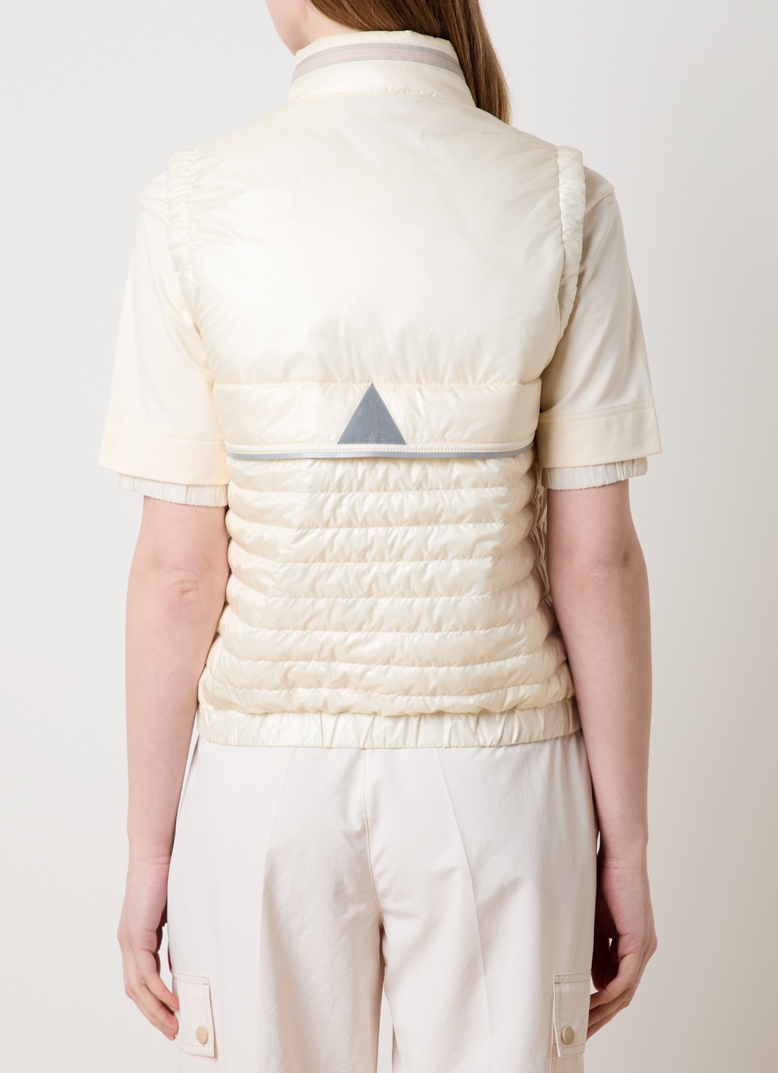 Moncler Gumiane gewatteerde bodywarmer met donsvulling en opbergbare capuchon - achterkant creme