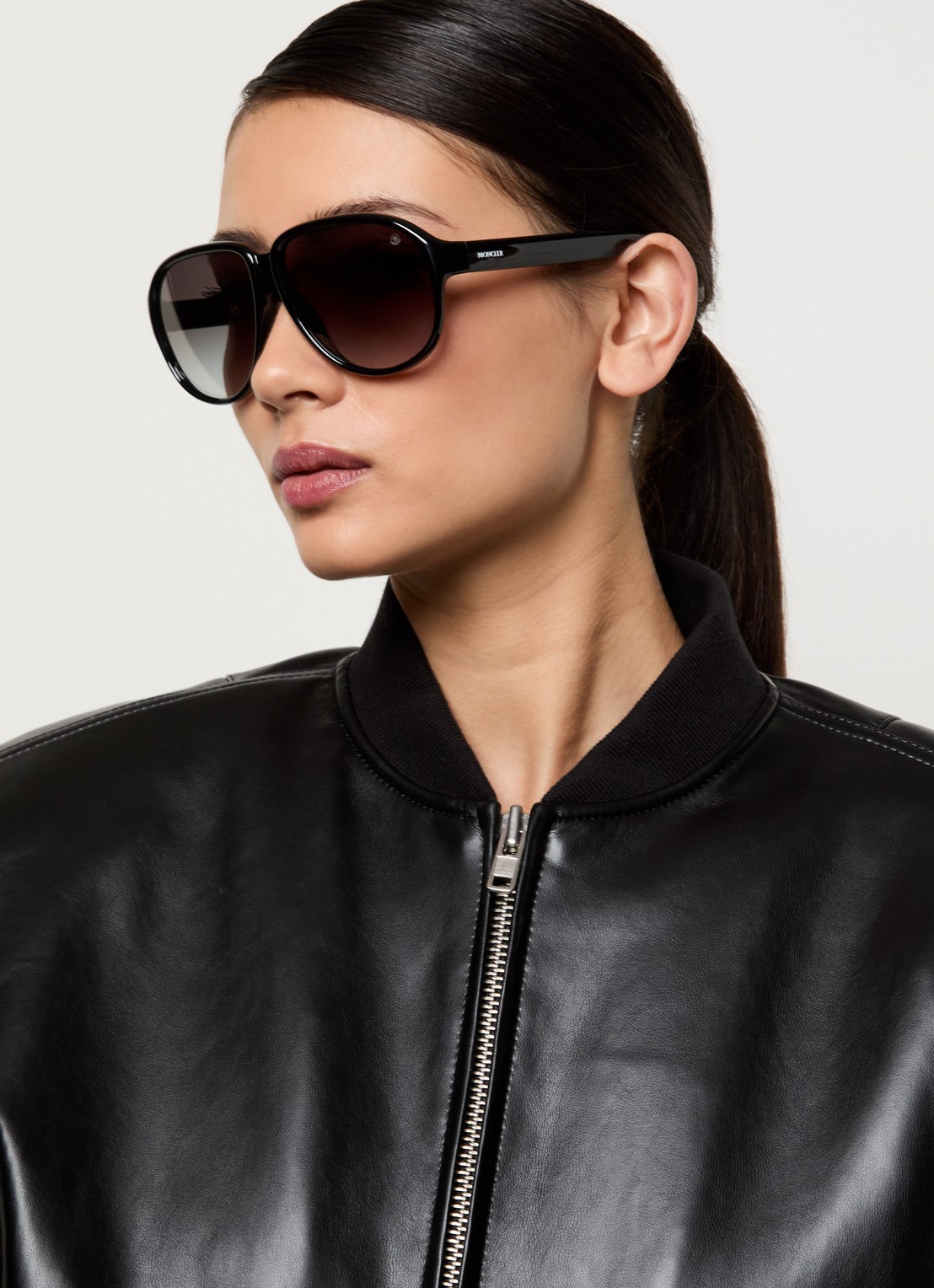 Moncler Halcyonne zonnebril ME8001 - voorkant 5 zwart