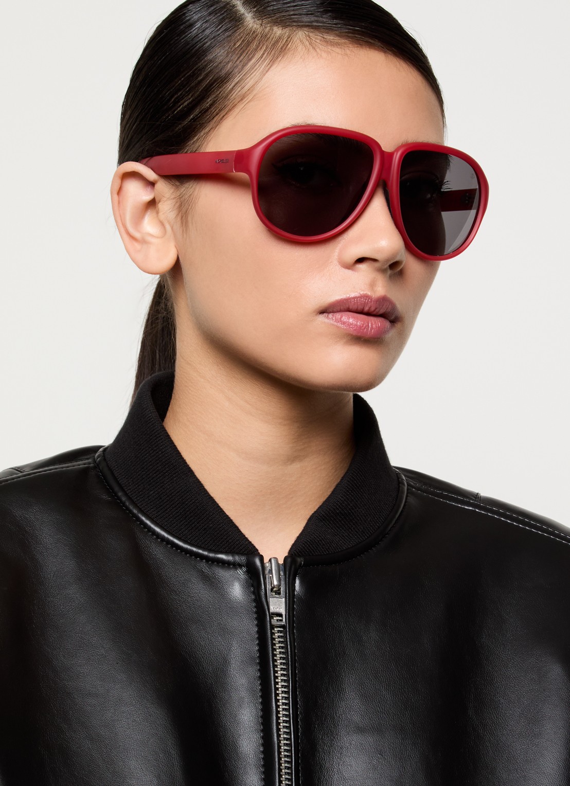 Moncler Hallyconne zonnebril gepolariseerd ME8001 - voorkant 2 rood