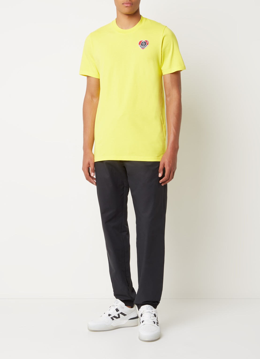 Moncler Heart T-shirt met logoborduring - voorkant 5 geel