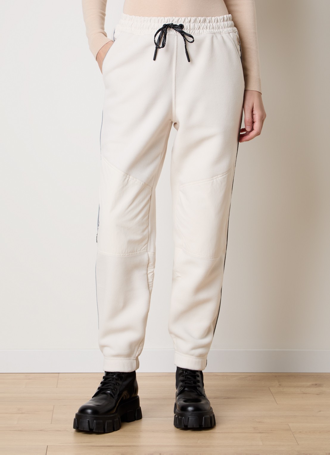 Moncler High waist tapered fit broek met steekzakken - detail 4 gebroken wit