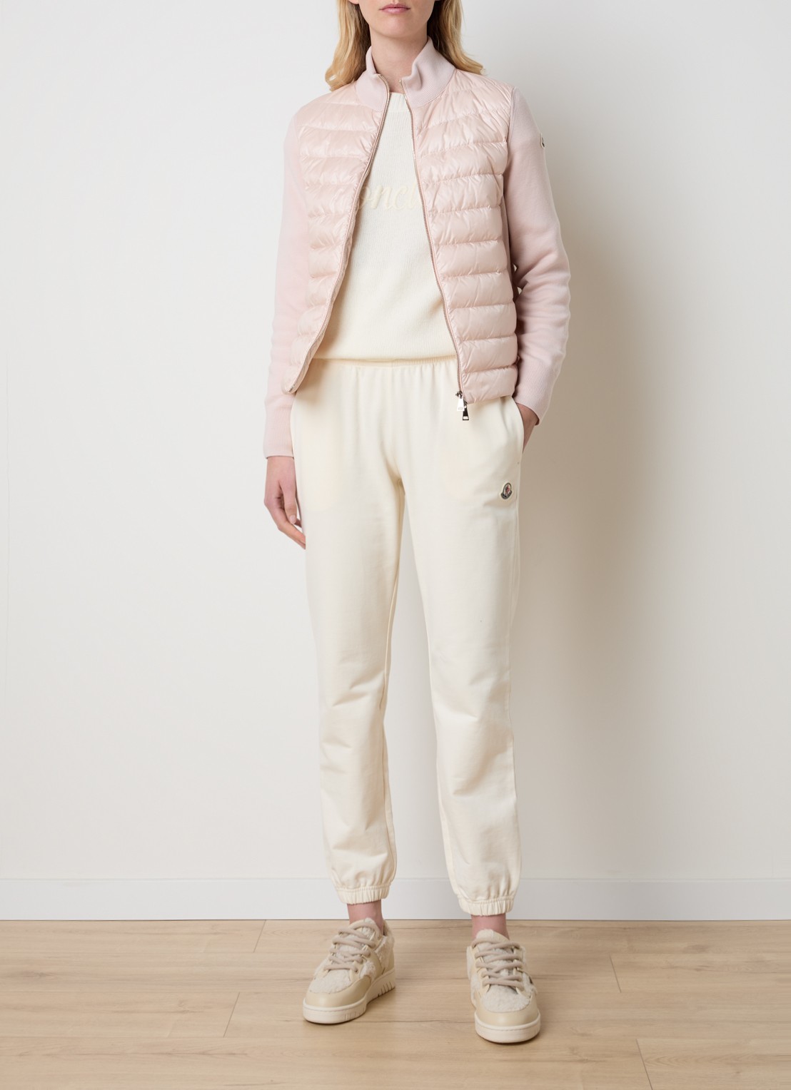 Moncler High waist tapered fit joggingbroek met logo - voorkant 5 creme