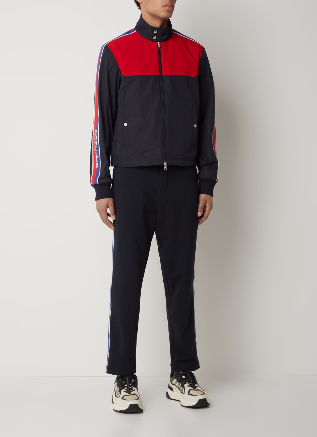 Moncler Iton jack met logoprint en streepdetail - voorkant 3 donkerblauw