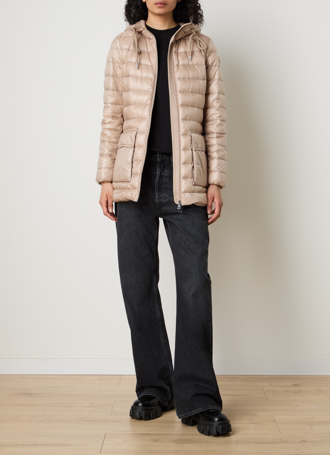 Moncler Jasmin gewatteerde parka met donsvulling en klepzakken - voorkant 2 beige