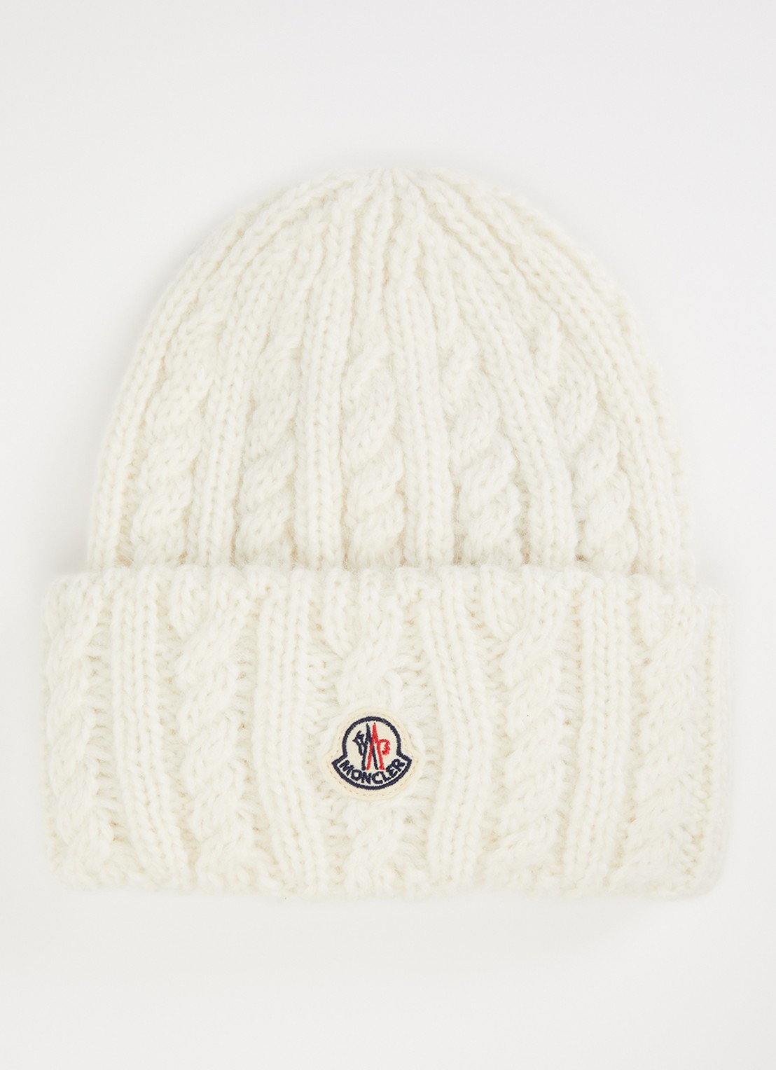 Moncler Kabelgebreide muts in alpaca wolblend met logo - voorkant ivoor