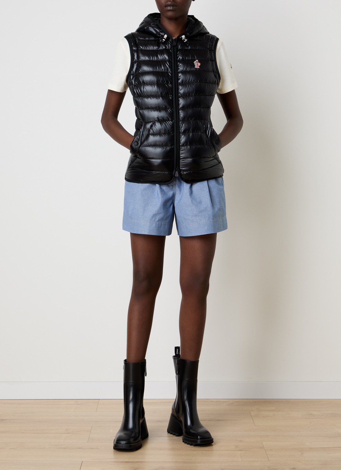 Moncler Karuras puffer jack met donsvulling en capuchon - voorkant 6 zwart