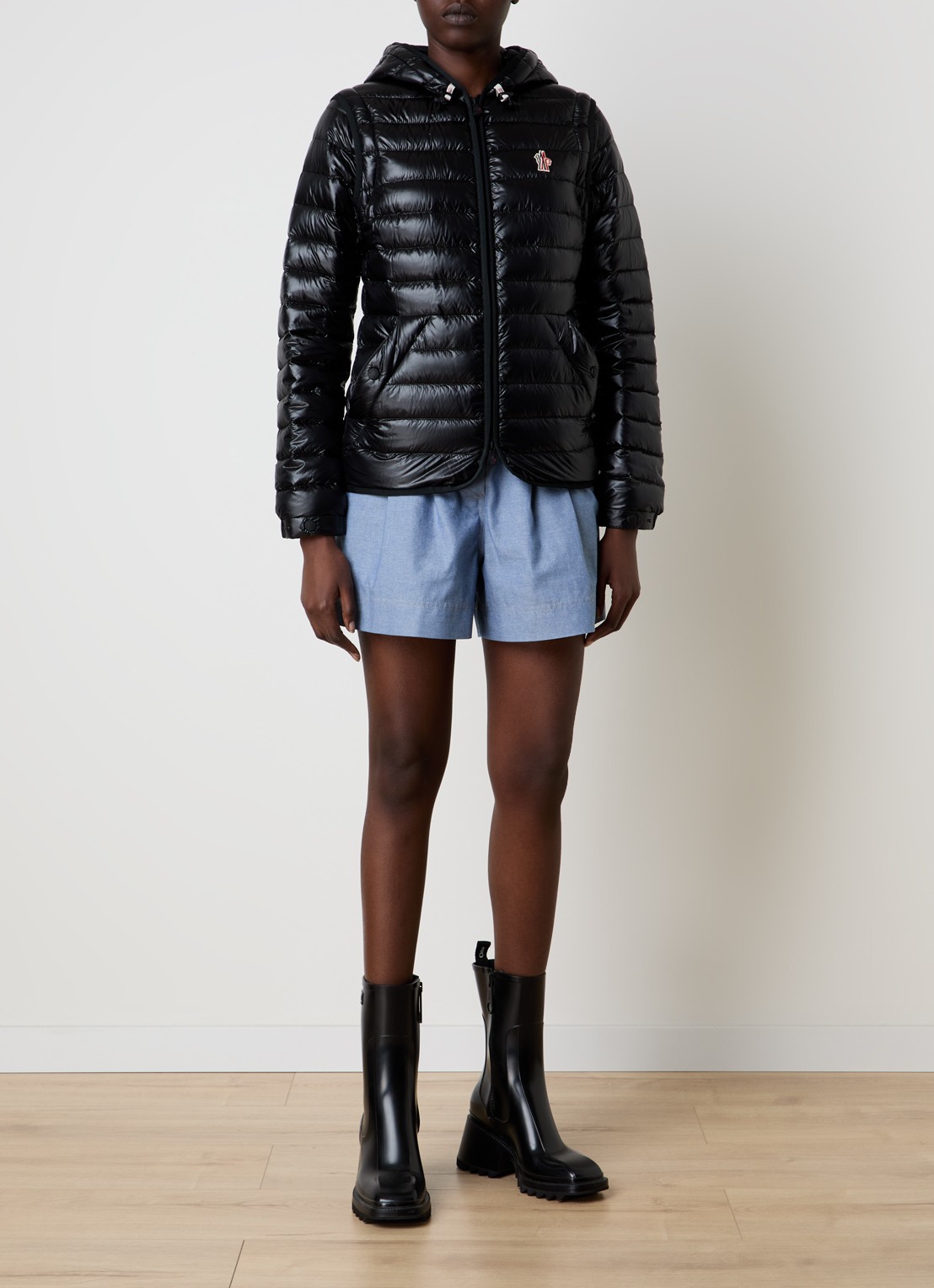 Moncler Karuras puffer jack met donsvulling en capuchon - voorkant 7 zwart