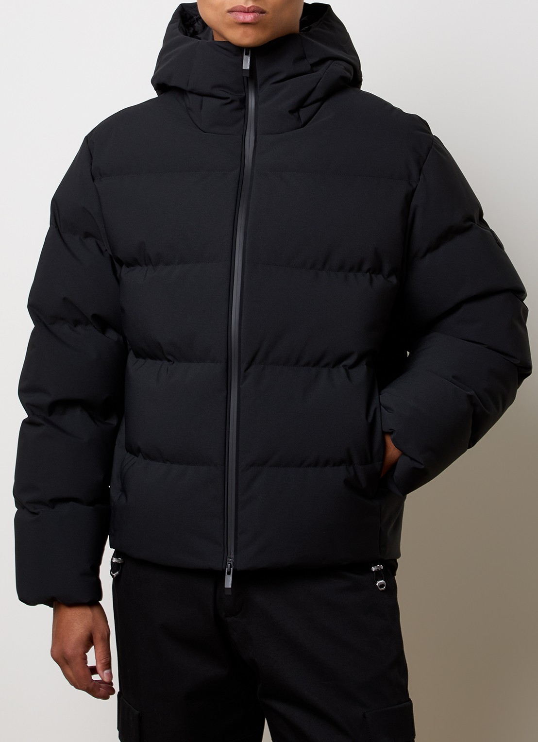 Moncler Languedoc puffer jack met donsvulling en capuchon - detail 3 zwart