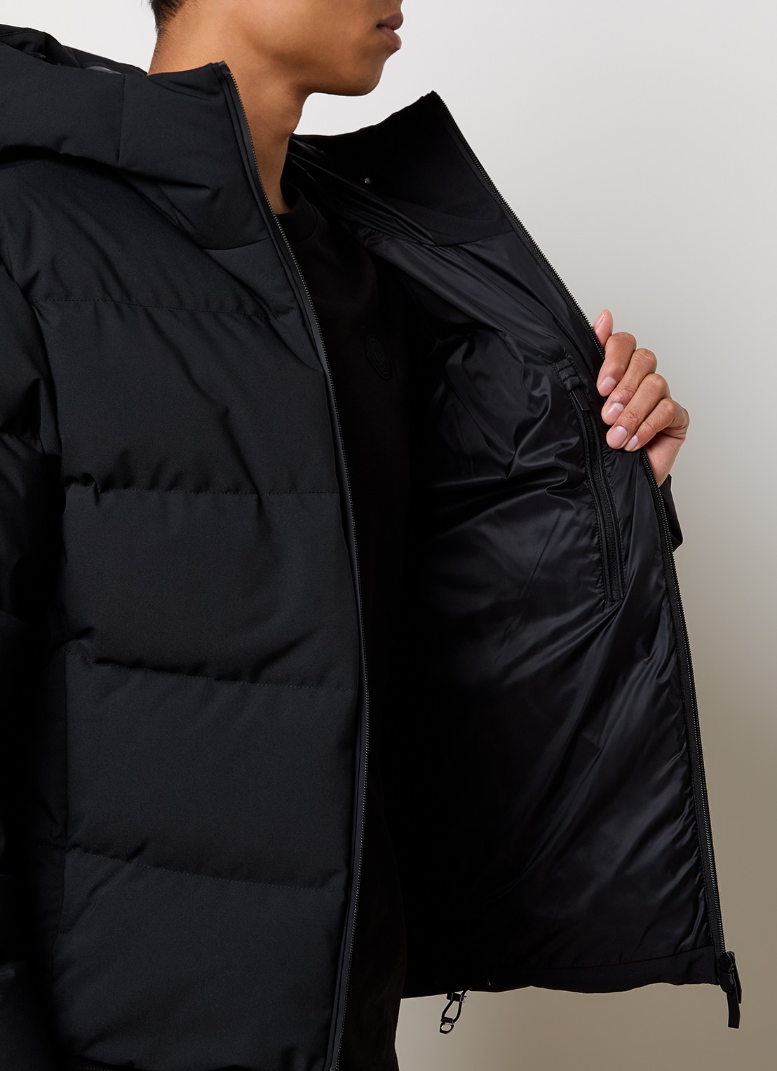 Moncler Languedoc puffer jack met donsvulling en capuchon - detail 5 zwart