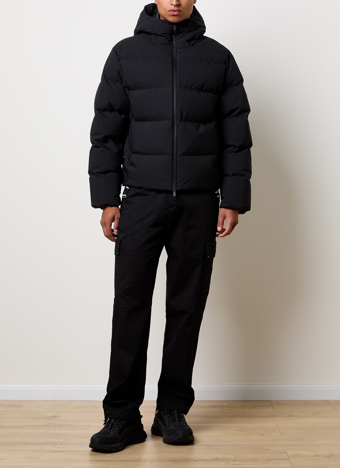 Moncler Languedoc puffer jack met donsvulling en capuchon - voorkant 2 zwart