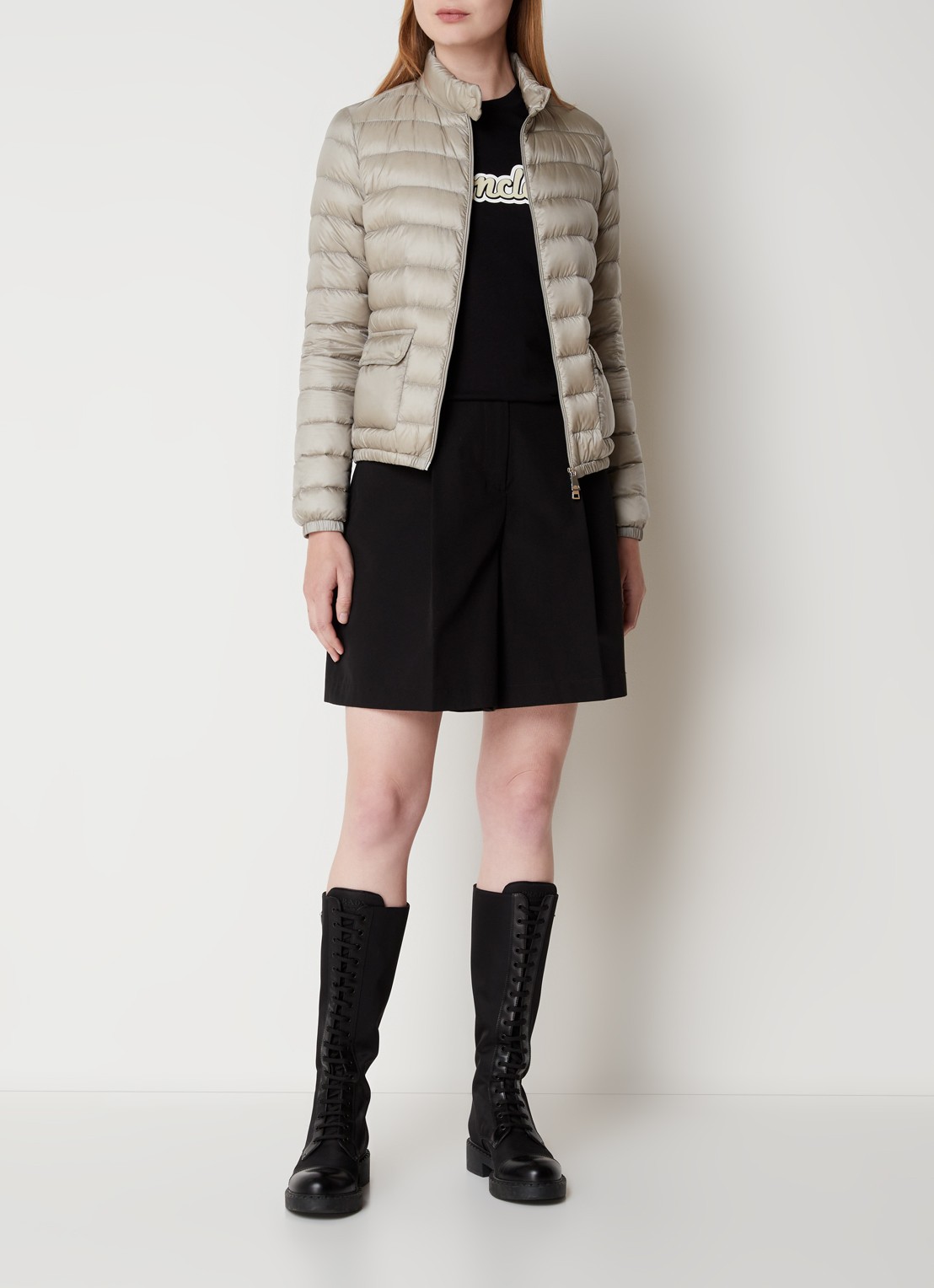 Moncler Lans gewatteerd jack met donsvulling met logoborduring - voorkant 2 donkerbeige