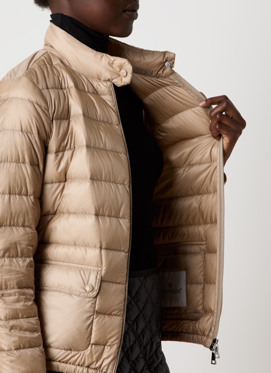 Moncler Lans gewatteerde jas met donsvulling en klepzakken - detail 5 beige