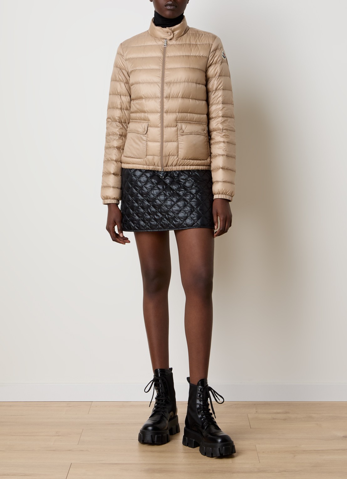 Moncler Lans gewatteerde jas met donsvulling en klepzakken - voorkant 3 beige