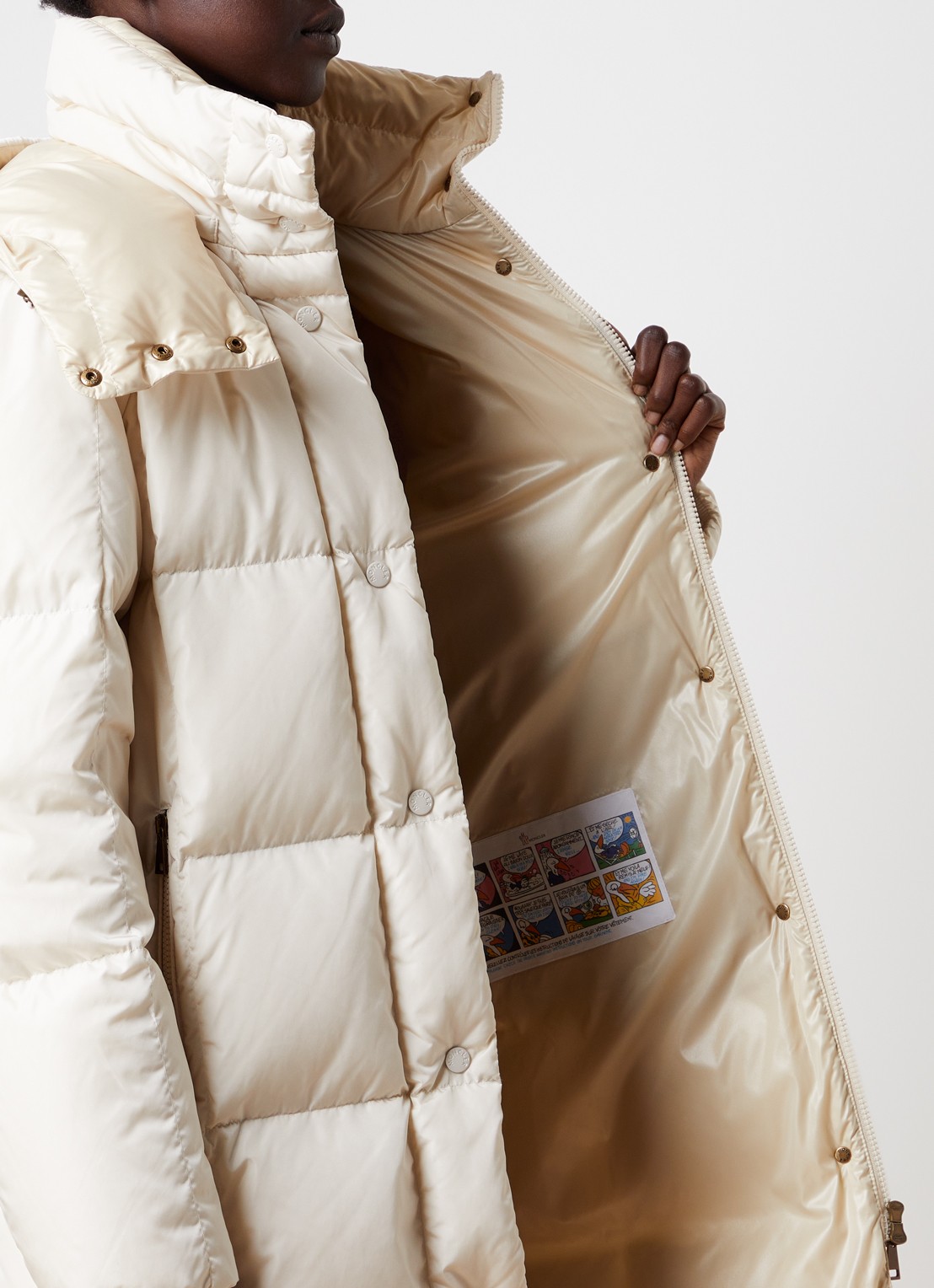 Moncler Litte puffer jack met donsvulling en ritszakken - detail 5 creme