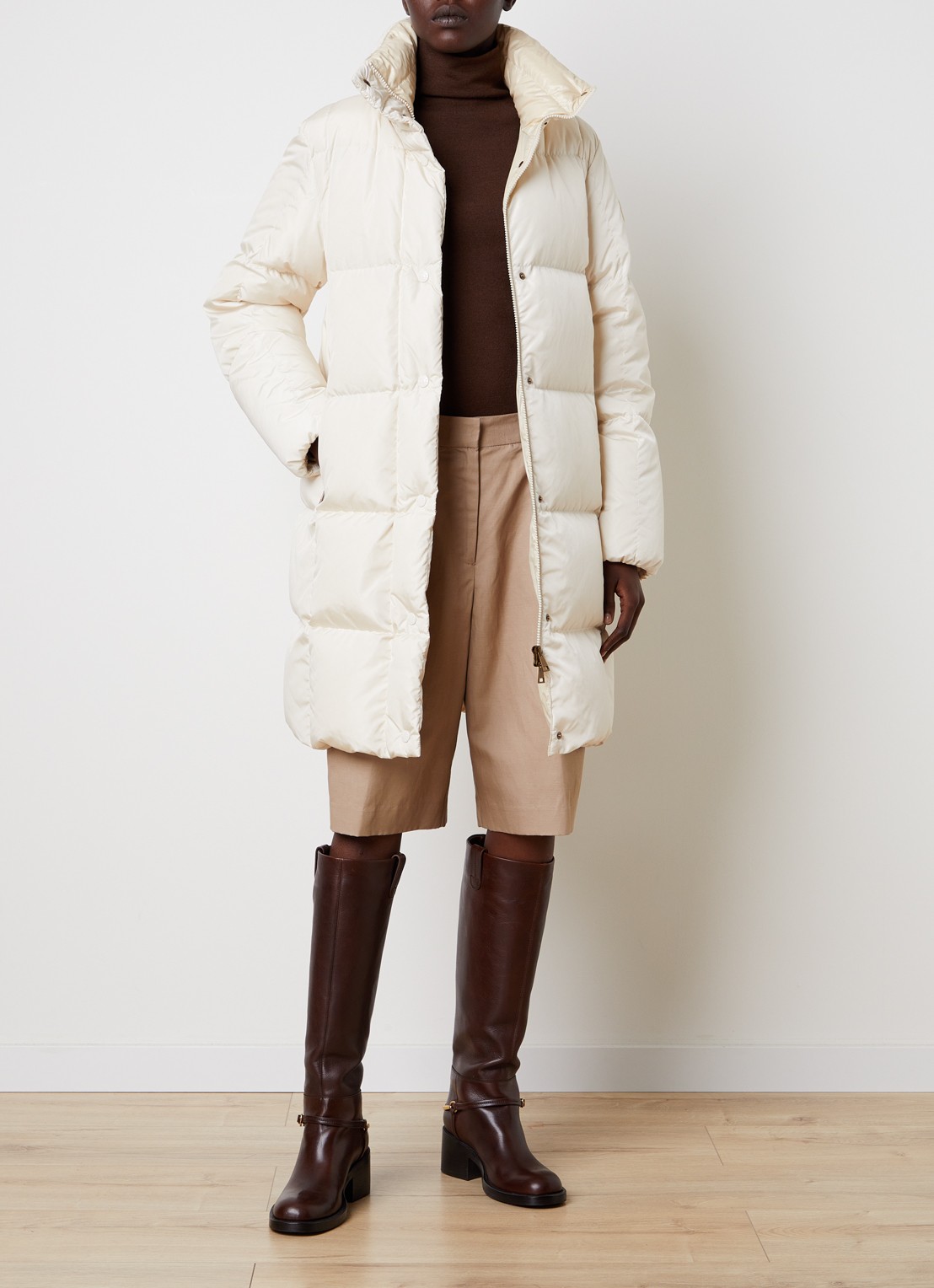 Moncler Litte puffer jack met donsvulling en ritszakken - voorkant 2 creme