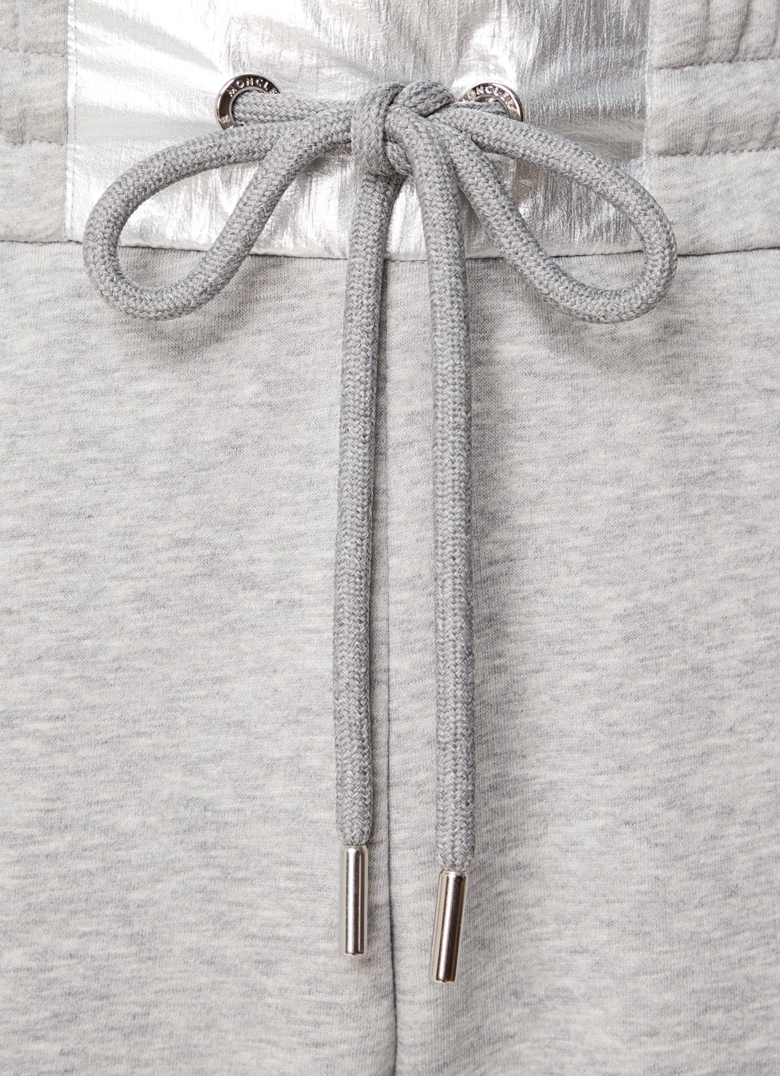 Moncler Loose fit korte joggingbroek met logo en metallic details - detail 5 grijsmele