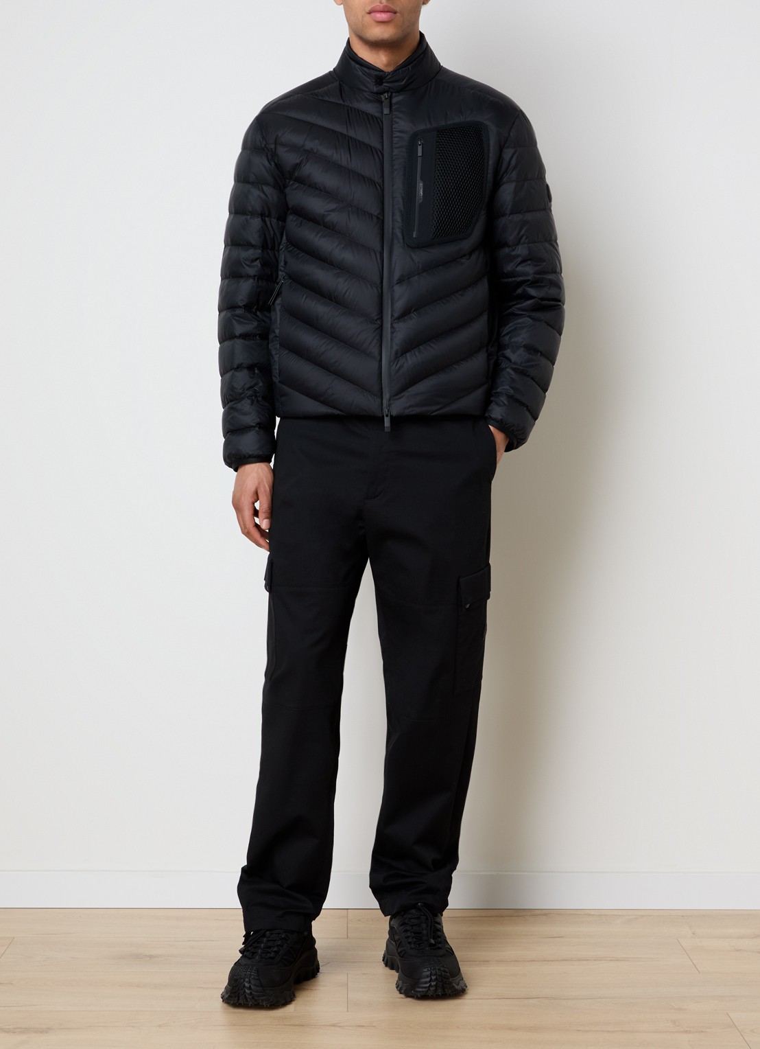 Moncler Mackinac pufferjack met donsvulling - voorkant 3 zwart