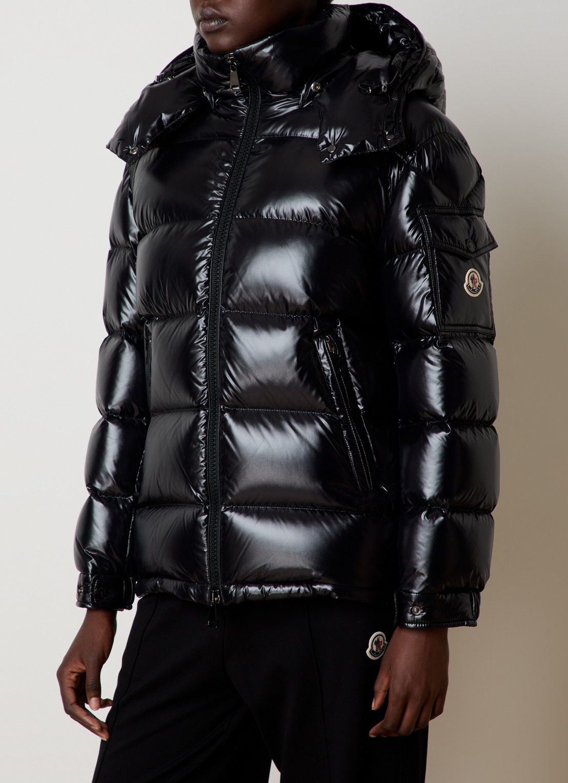 Moncler Maire puffer jack met donsvulling en afneembare capuchon - detail zwart