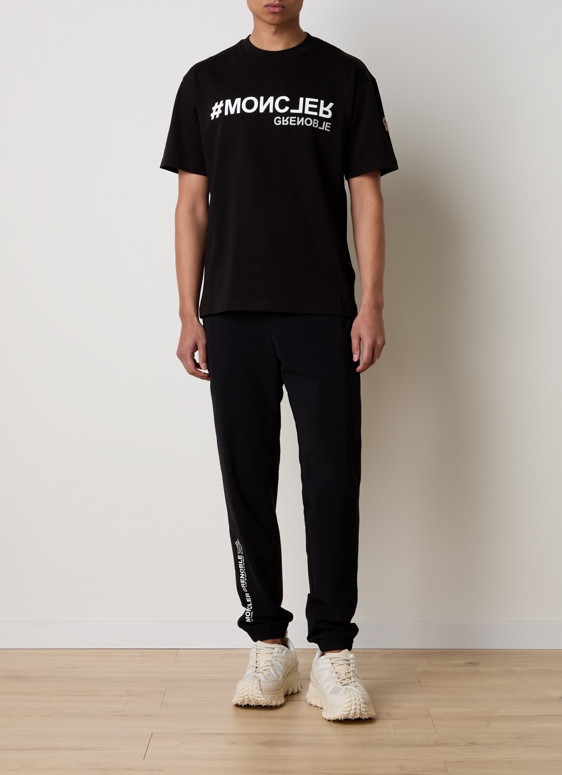 Moncler Manica Corta T-shirt met logo - voorkant 5 zwart