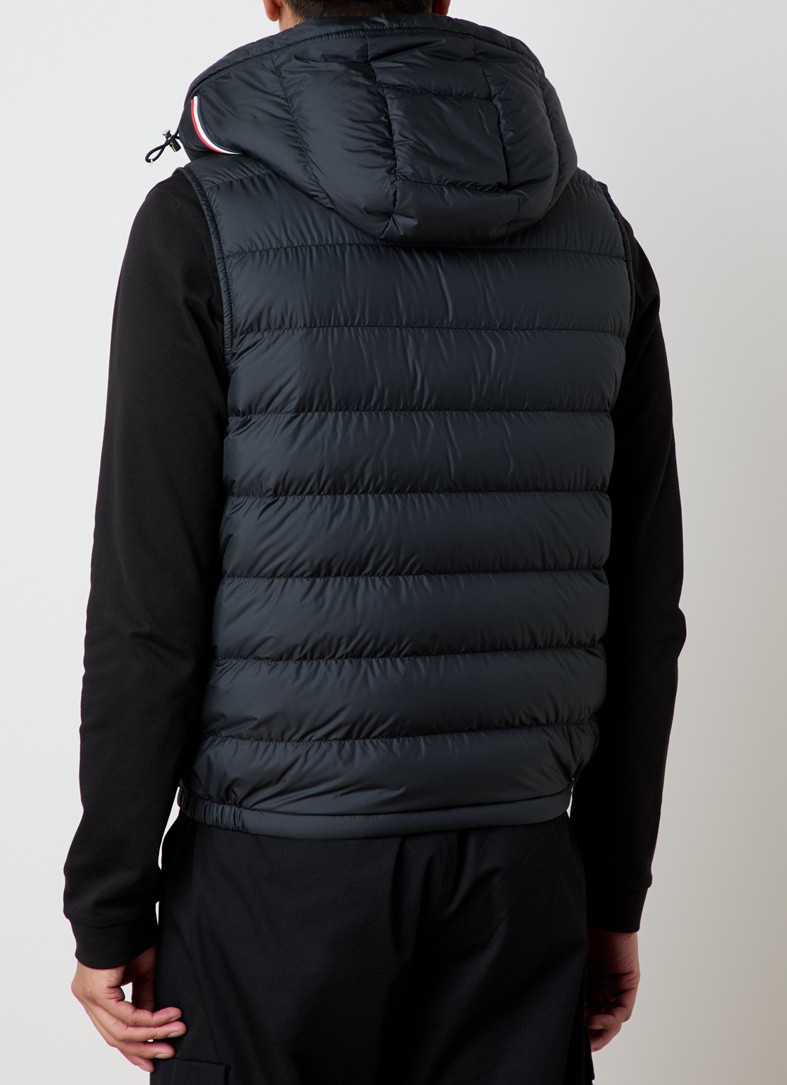 Moncler Marseillan gewatteerde bodywarmer met donsvulling en logo - achterkant zwart