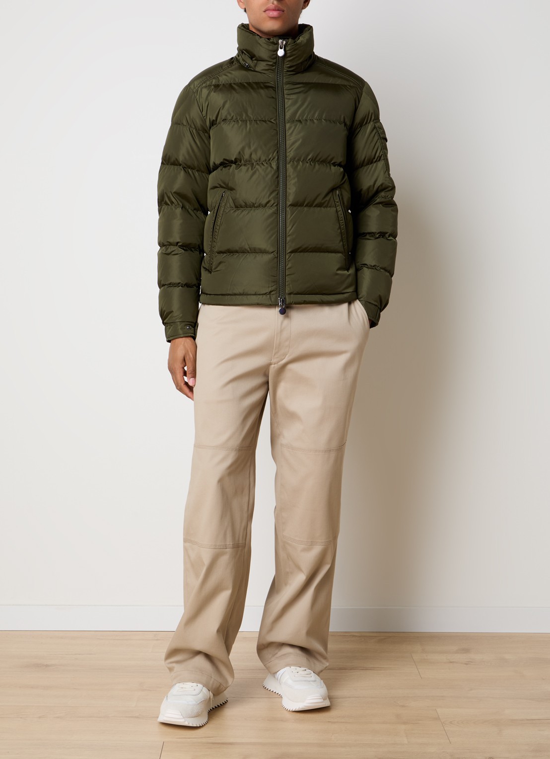 Moncler Maya puffer jack met donsvulling en afneembare capuchon - voorkant 6 bronsgroen