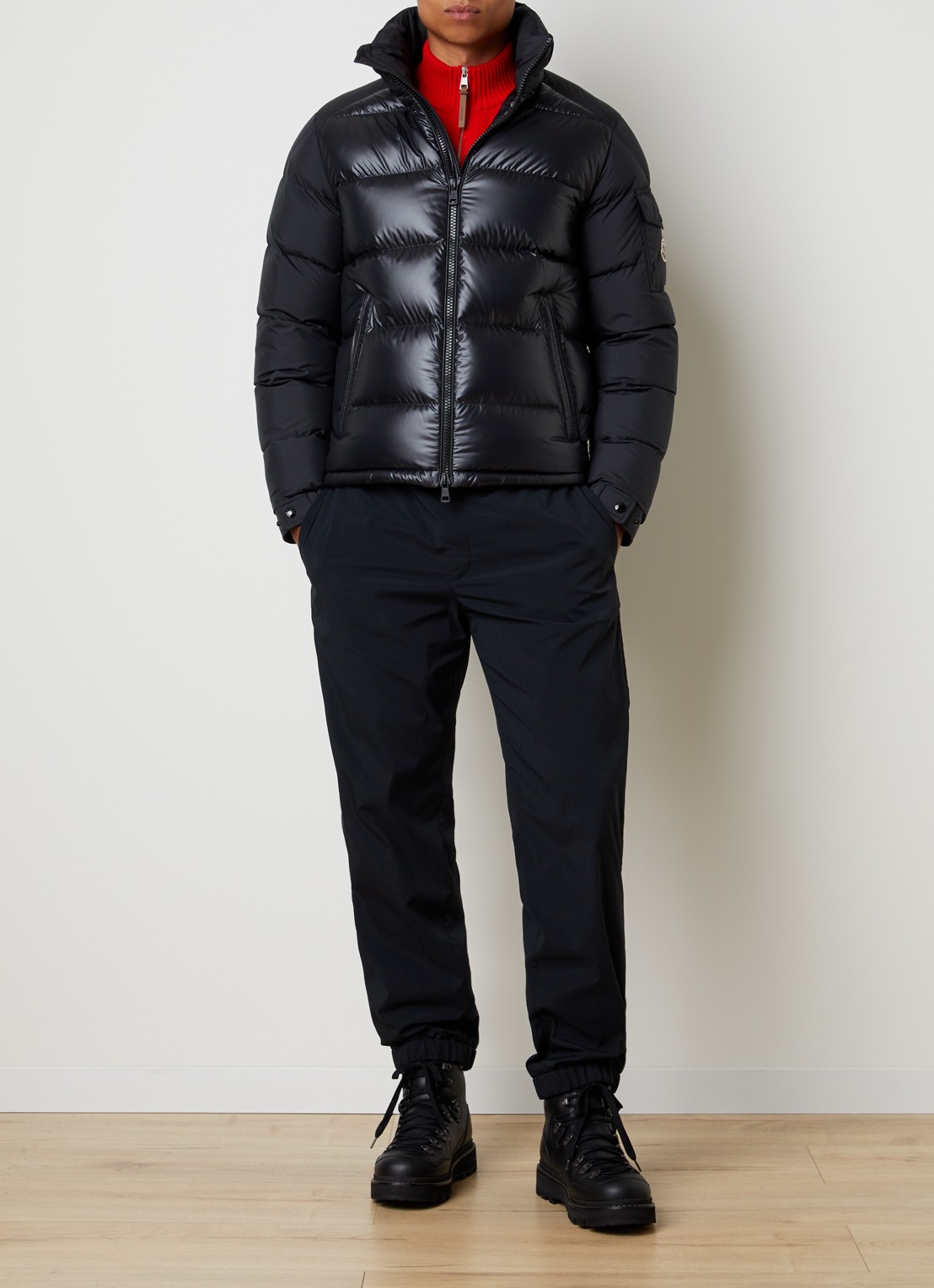 Moncler Maya puffer jack met donsvulling en afneembare capuchon - voorkant 6 zwart