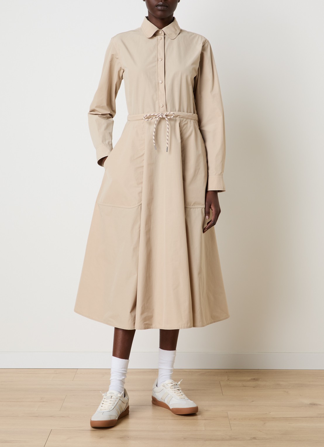 Moncler Midi blousejurk met strikceintuur - detail 4 beige