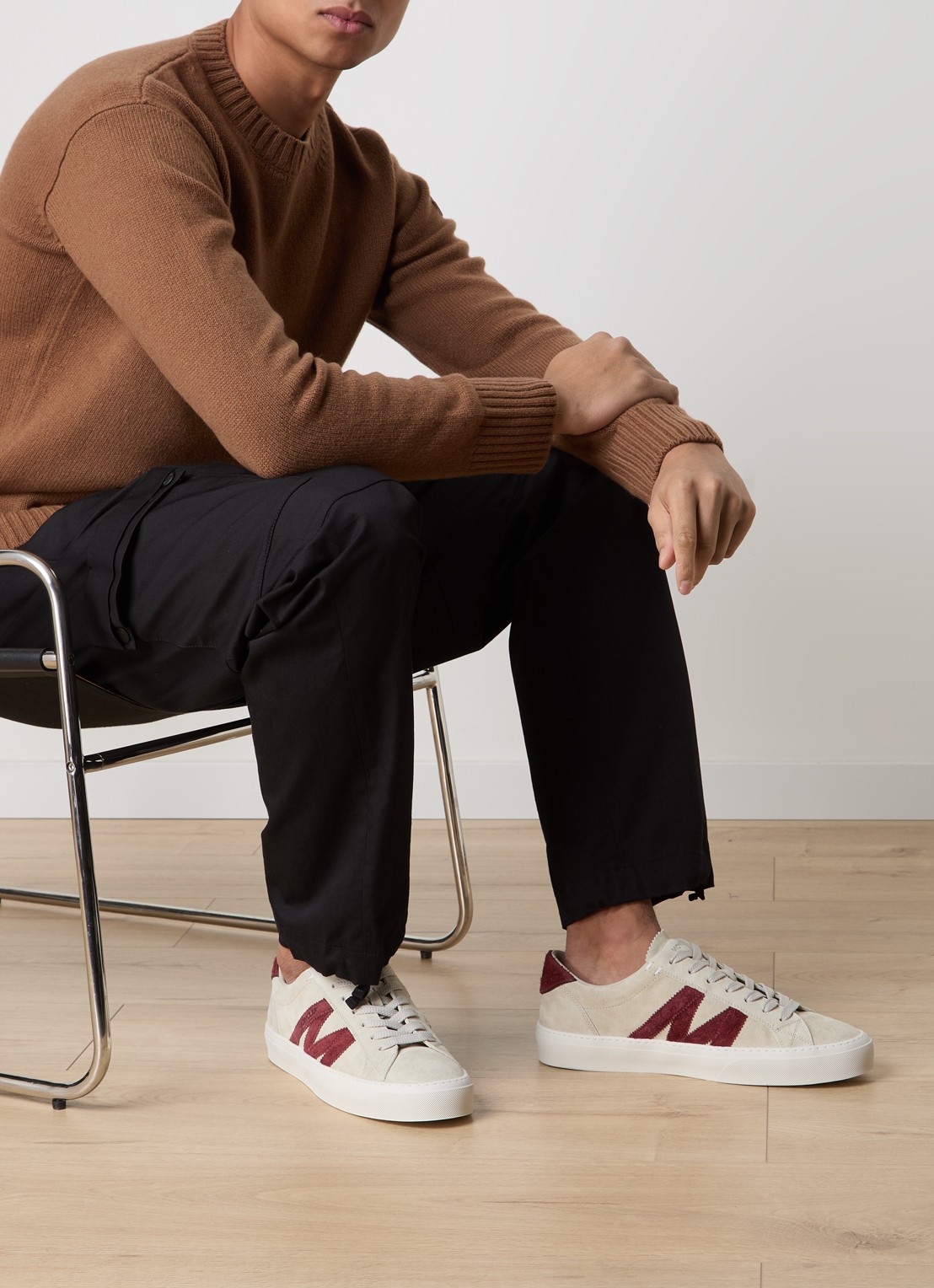 Moncler Monaco2 sneaker van suède - voorkant 2 beige