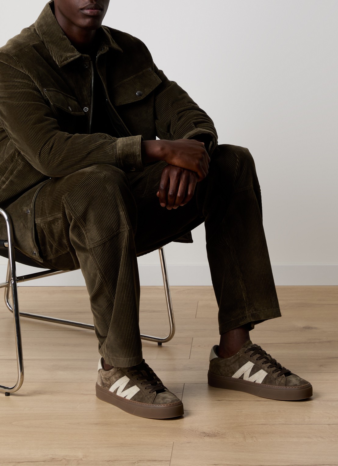 Moncler Monaco2 sneaker van suede - voorkant 7 khaki