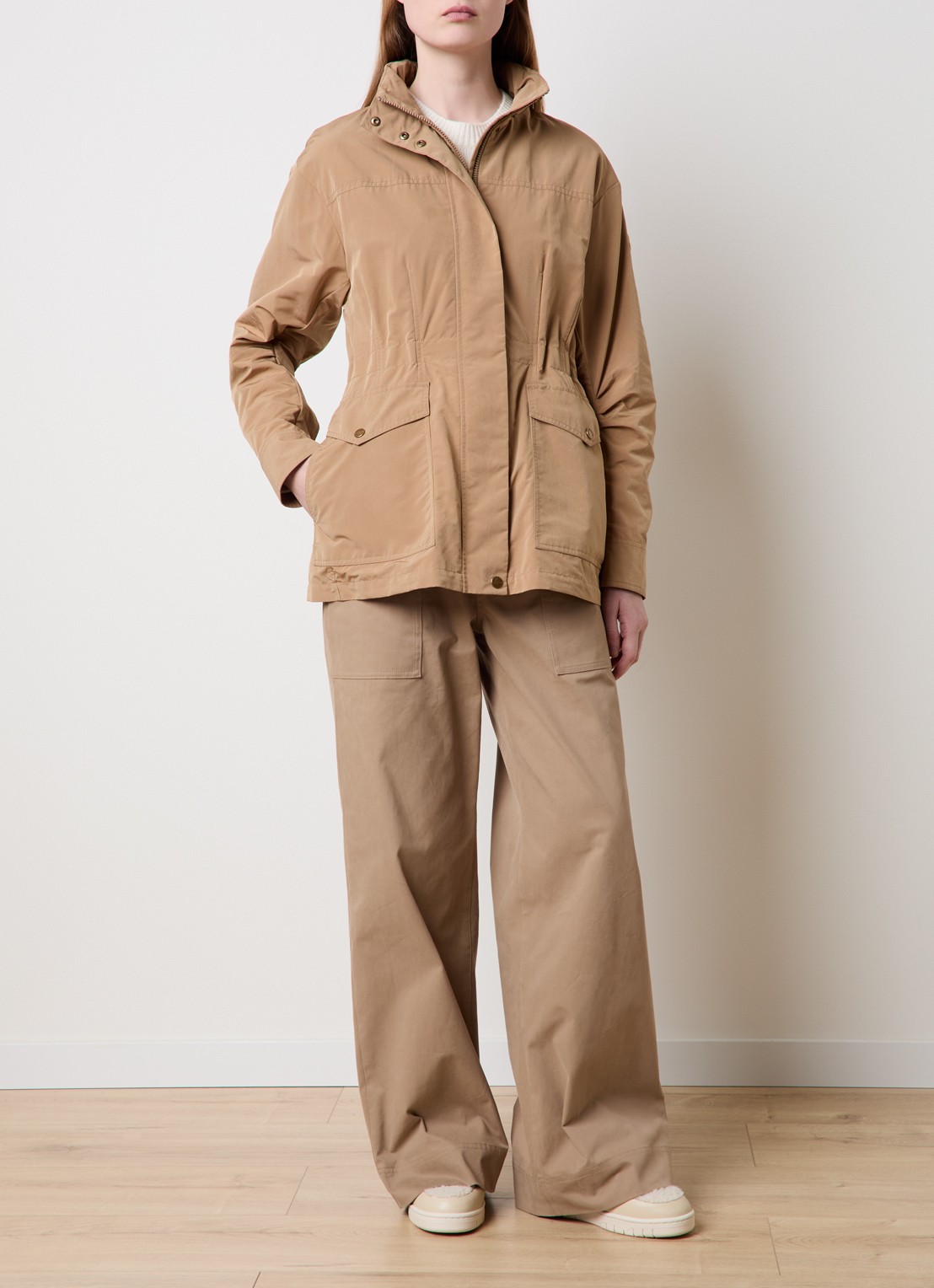 Moncler Nades parka met capuchon en logo - voorkant 2 camel