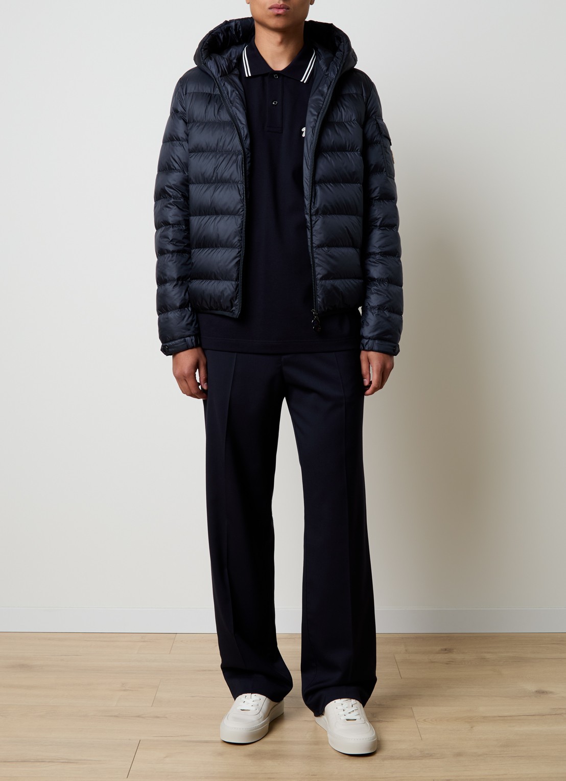Moncler Najan puffer jack met donsvulling en ritszakken - voorkant 6 donkerblauw