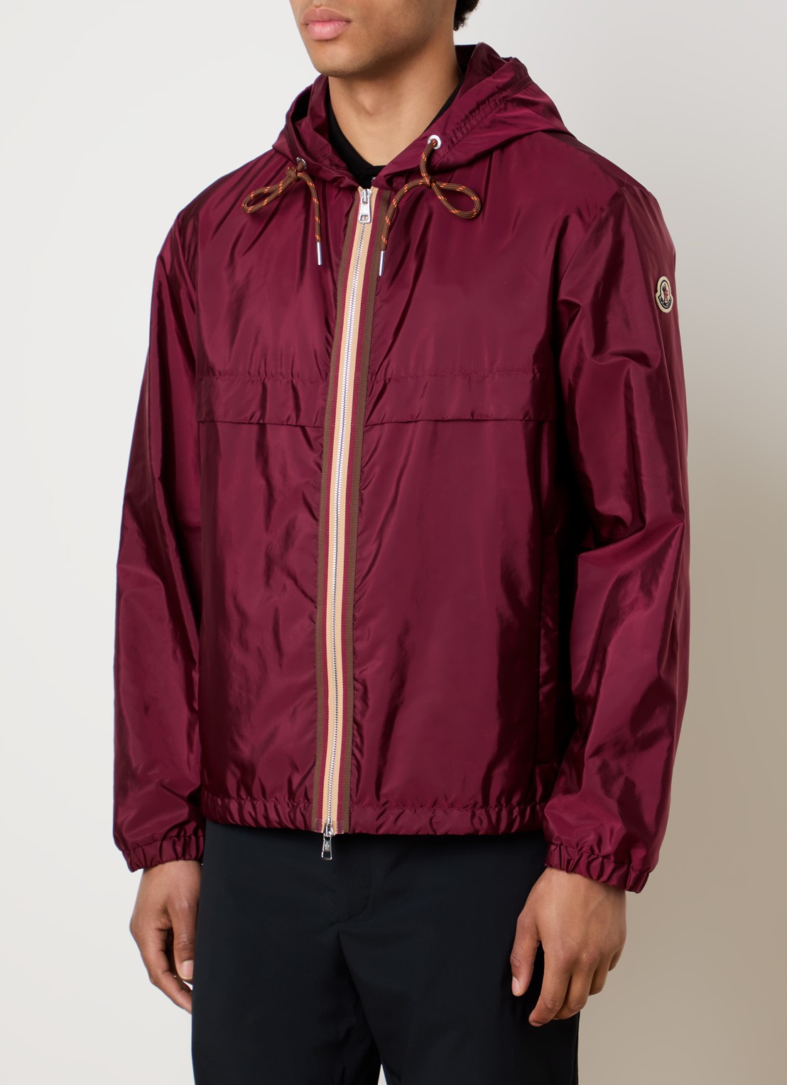 Moncler Nidge windjack met capuchon en steekzakken - detail 3 aubergine