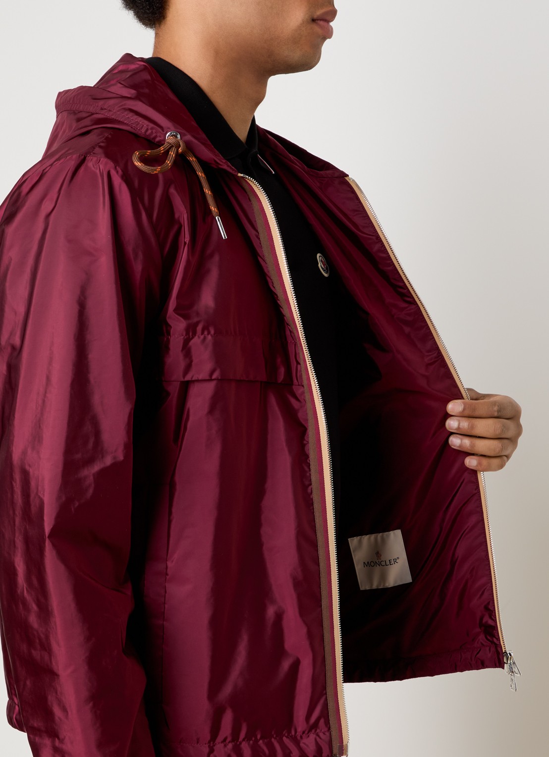 Moncler Nidge windjack met capuchon en steekzakken - detail 4 aubergine