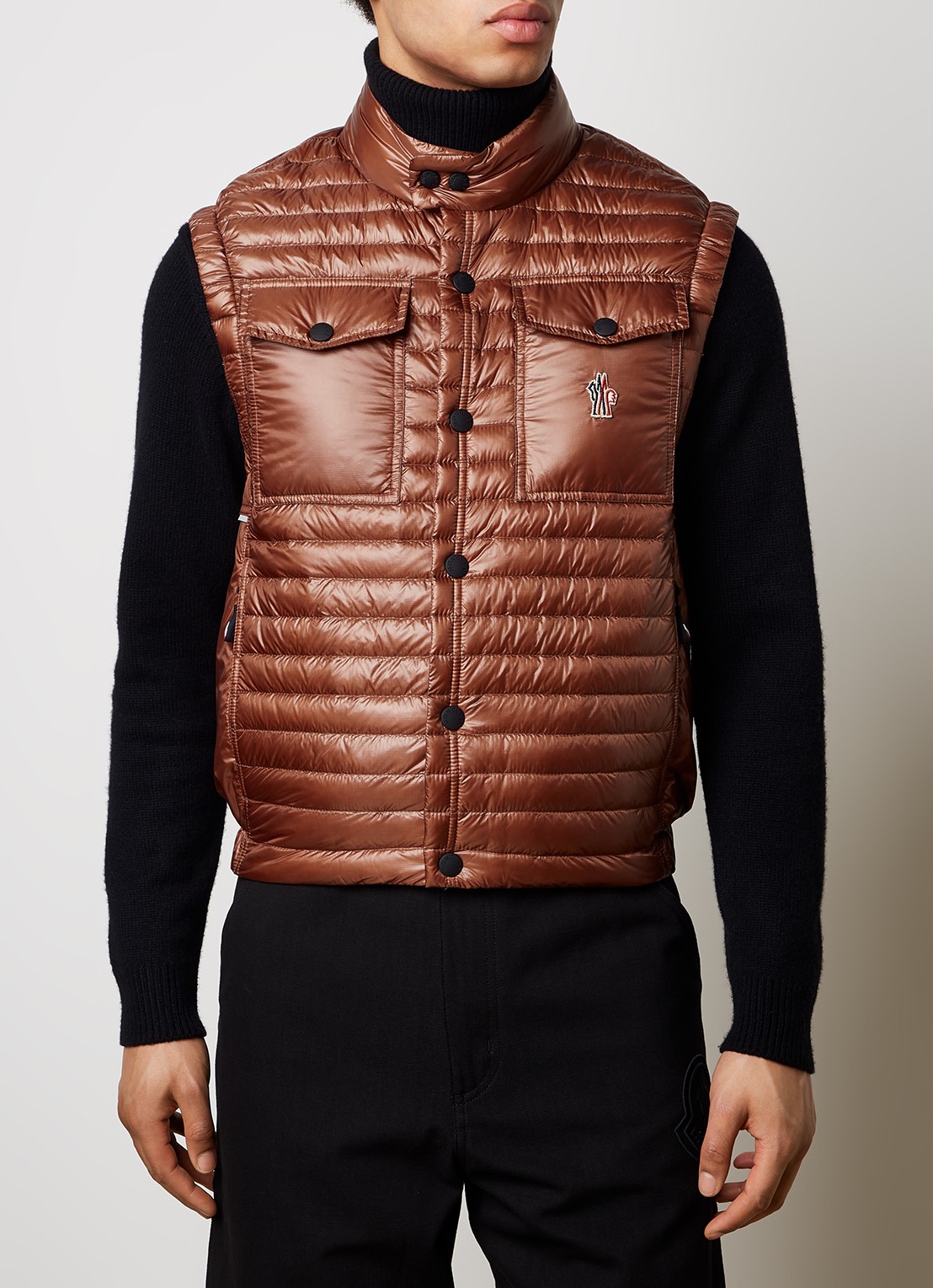 Moncler Ollon gewatteerde bodywarmer met donsvulling en logo - detail 4 roestbruin