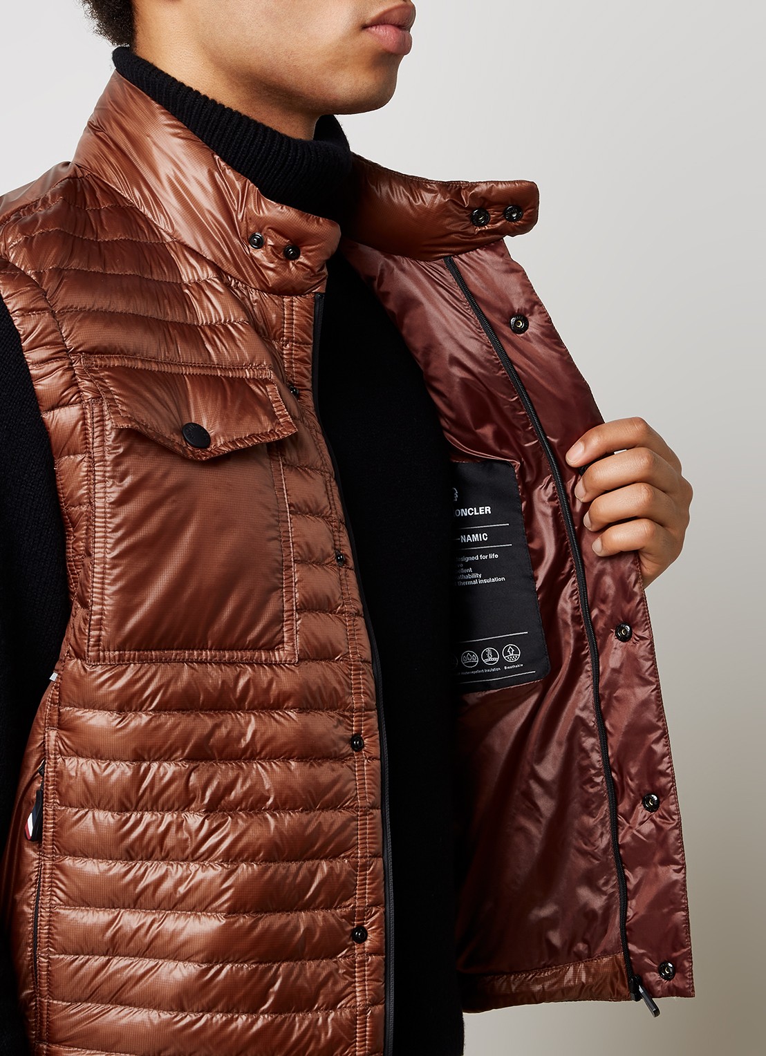 Moncler Ollon gewatteerde bodywarmer met donsvulling en logo - detail 5 roestbruin
