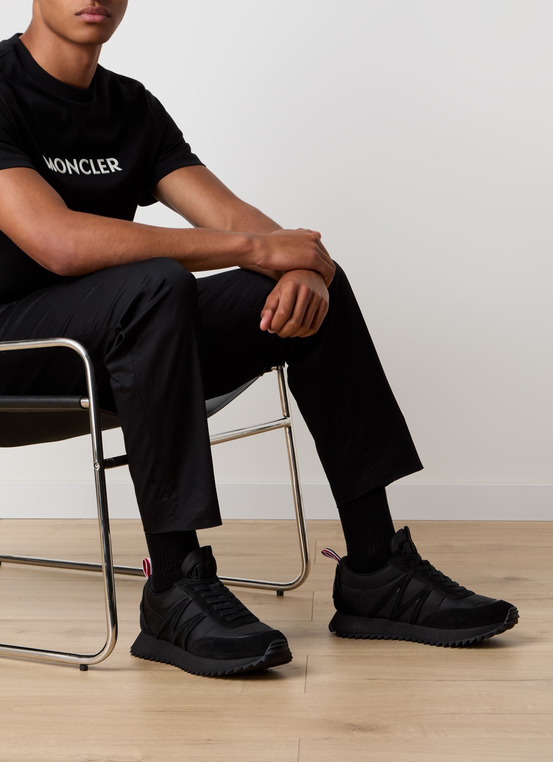 Moncler Pacey sneaker met suéde details - voorkant 7 zwart