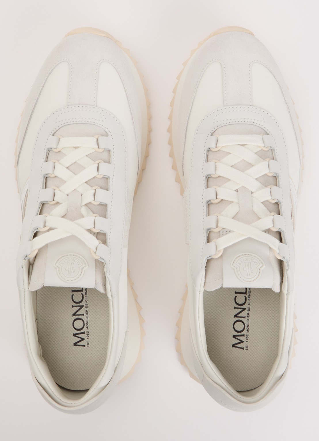 Moncler Pacey2 sneaker met suède details en logo - detail 4 gebroken wit