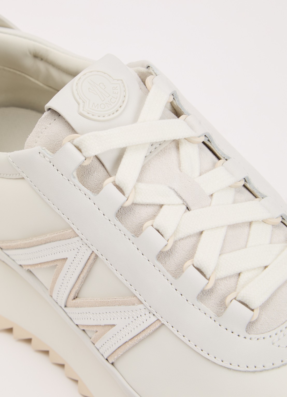 Moncler Pacey2 sneaker met suède details en logo - detail 6 gebroken wit