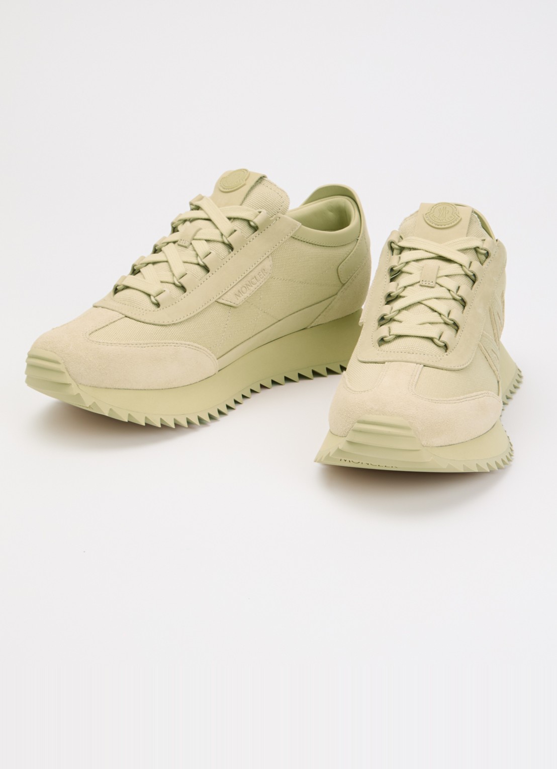 Moncler Pacey2 sneaker met suède details en logo - detail gebroken wit