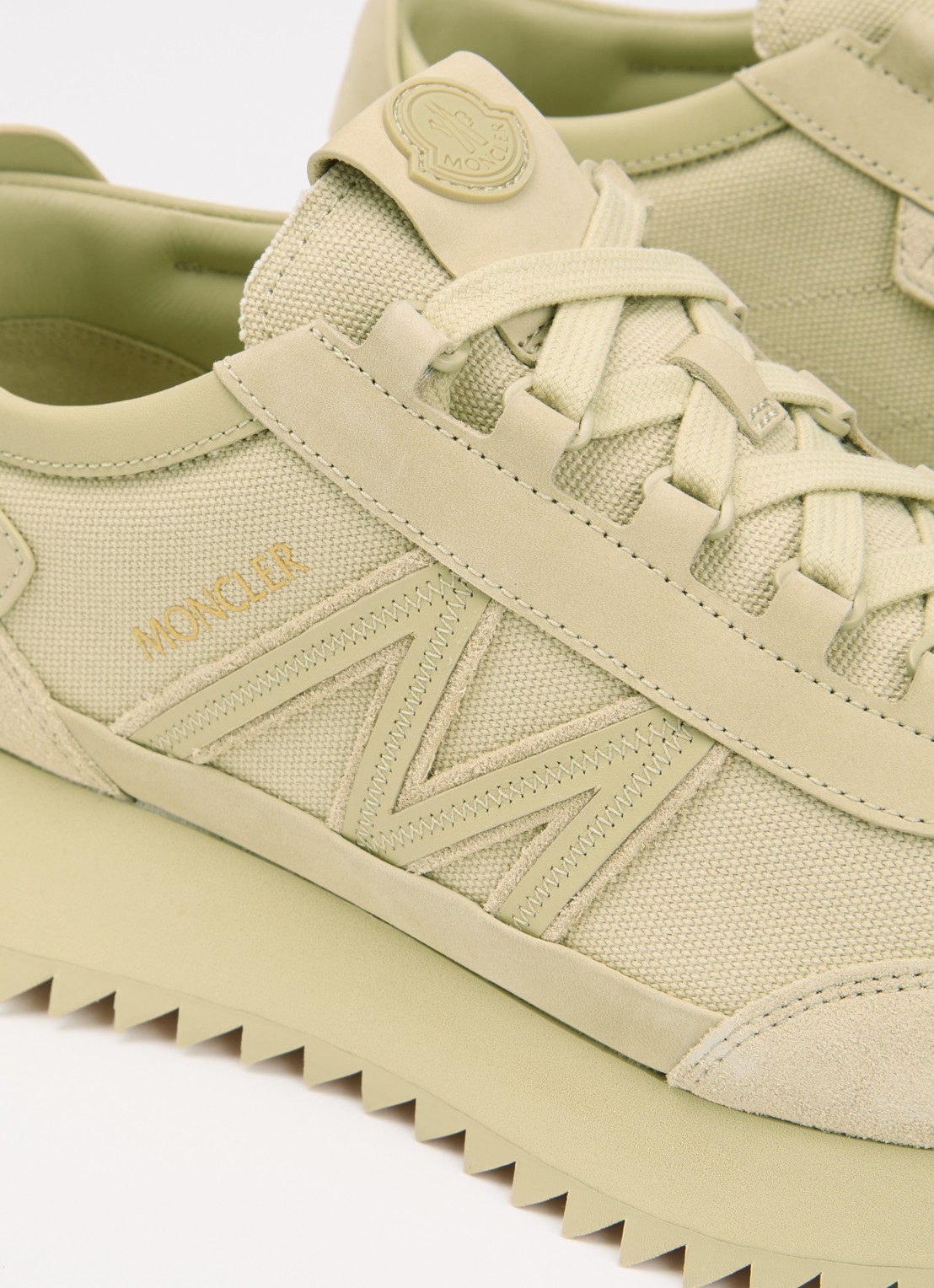 Moncler Pacey2 sneaker met suède details en logo - detail 4 gebroken wit
