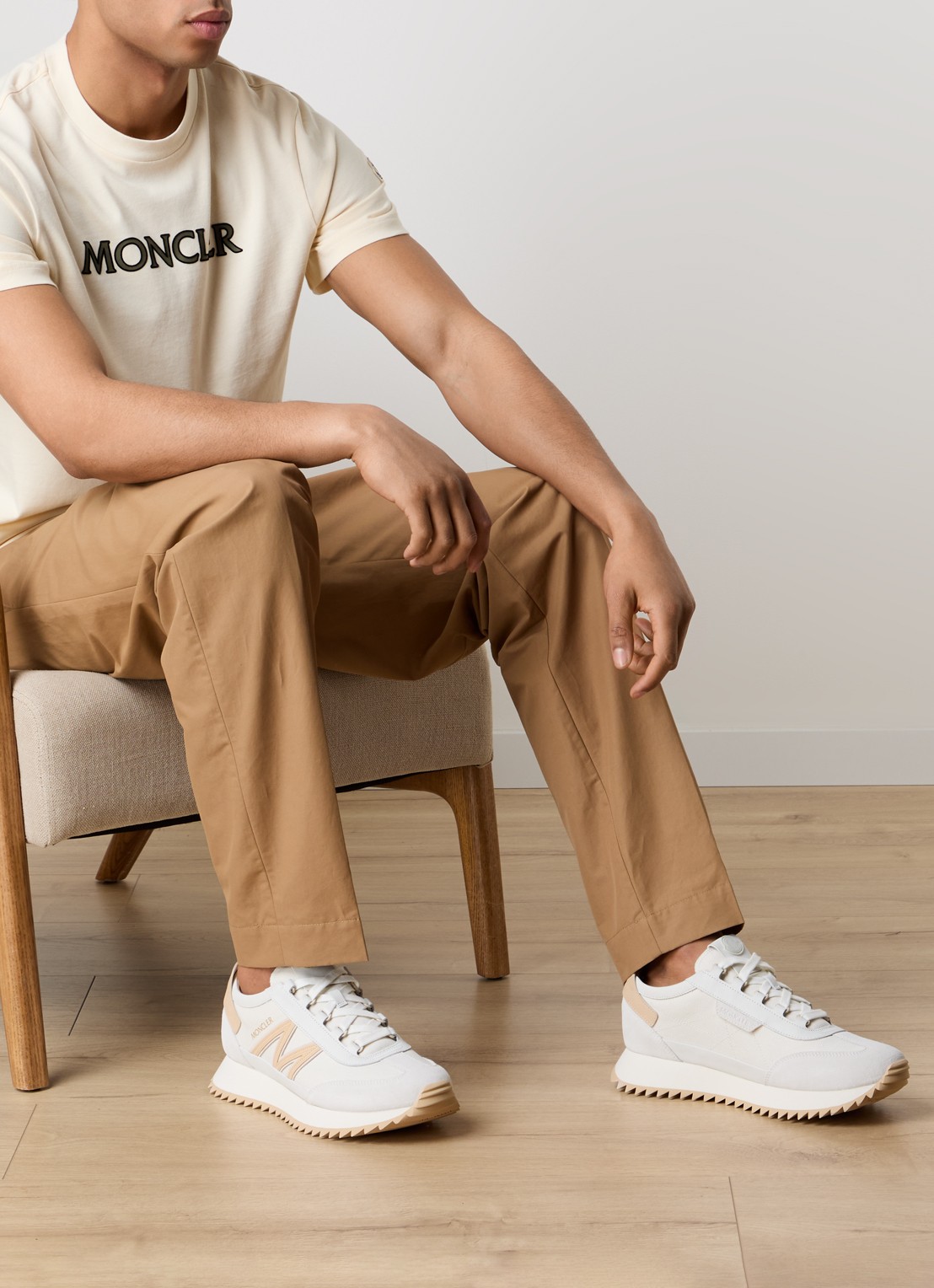 Moncler Pacey2 sneaker met suède details en logo - voorkant 2 wit