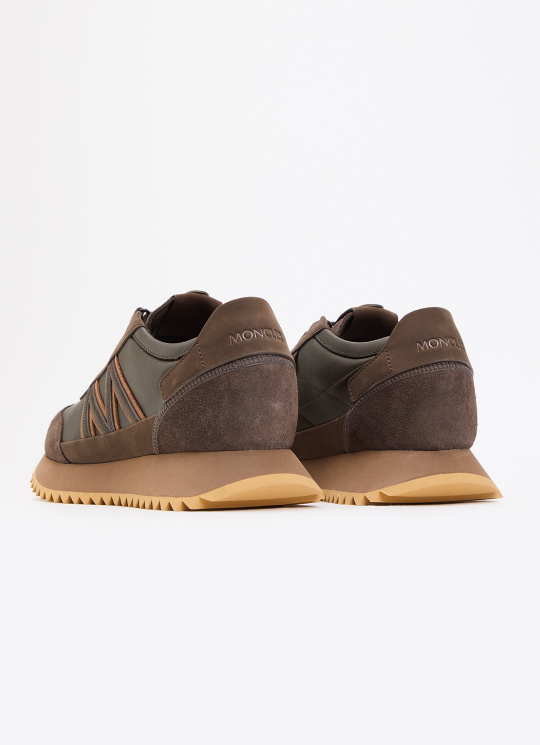 Moncler Pacey2 sneaker van nubuckleer en details van suède - achterkant bruin