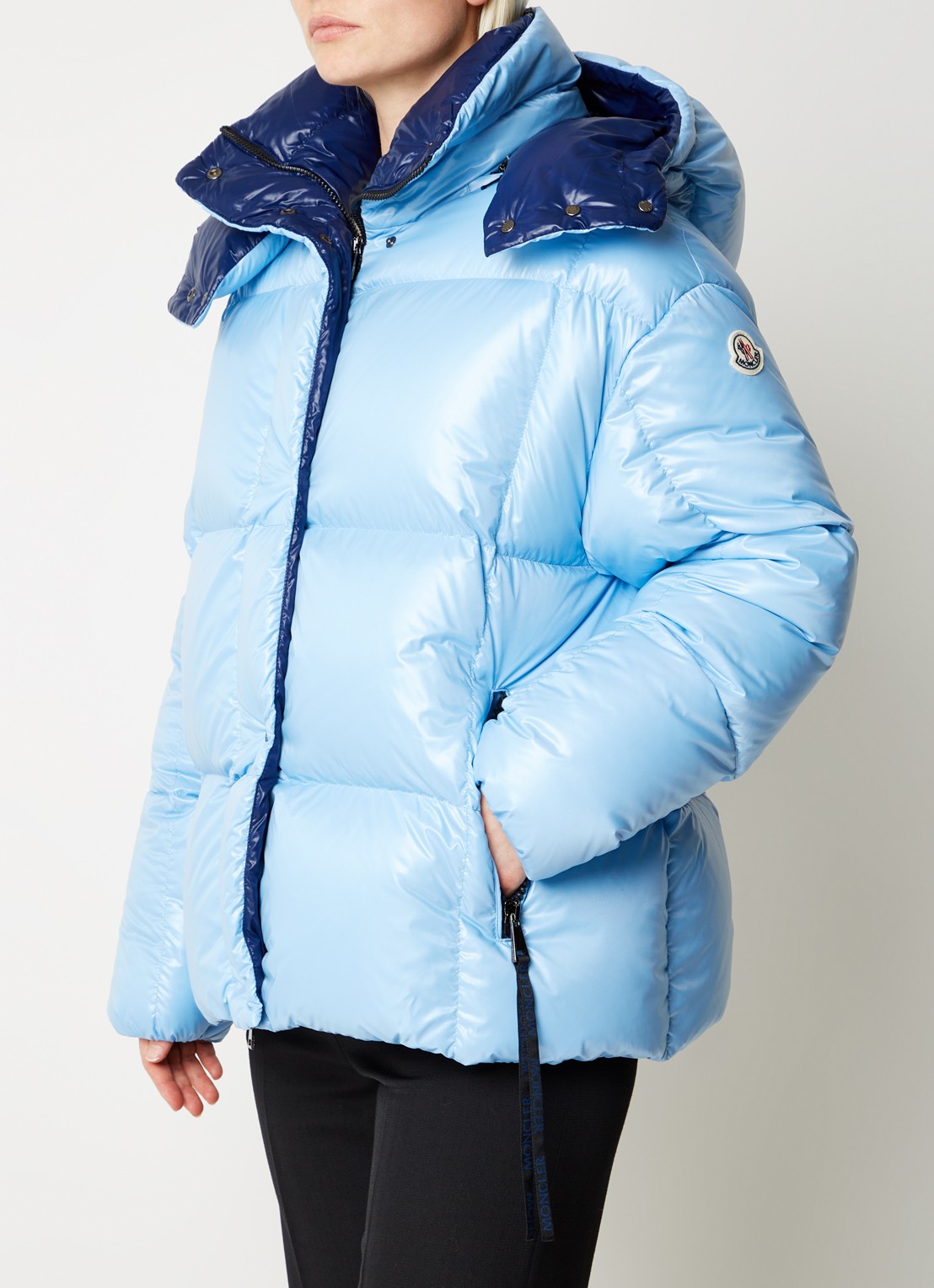 Moncler Parana puffer jack met donsvulling en afneembare capuchon - detail 2 lichtblauw
